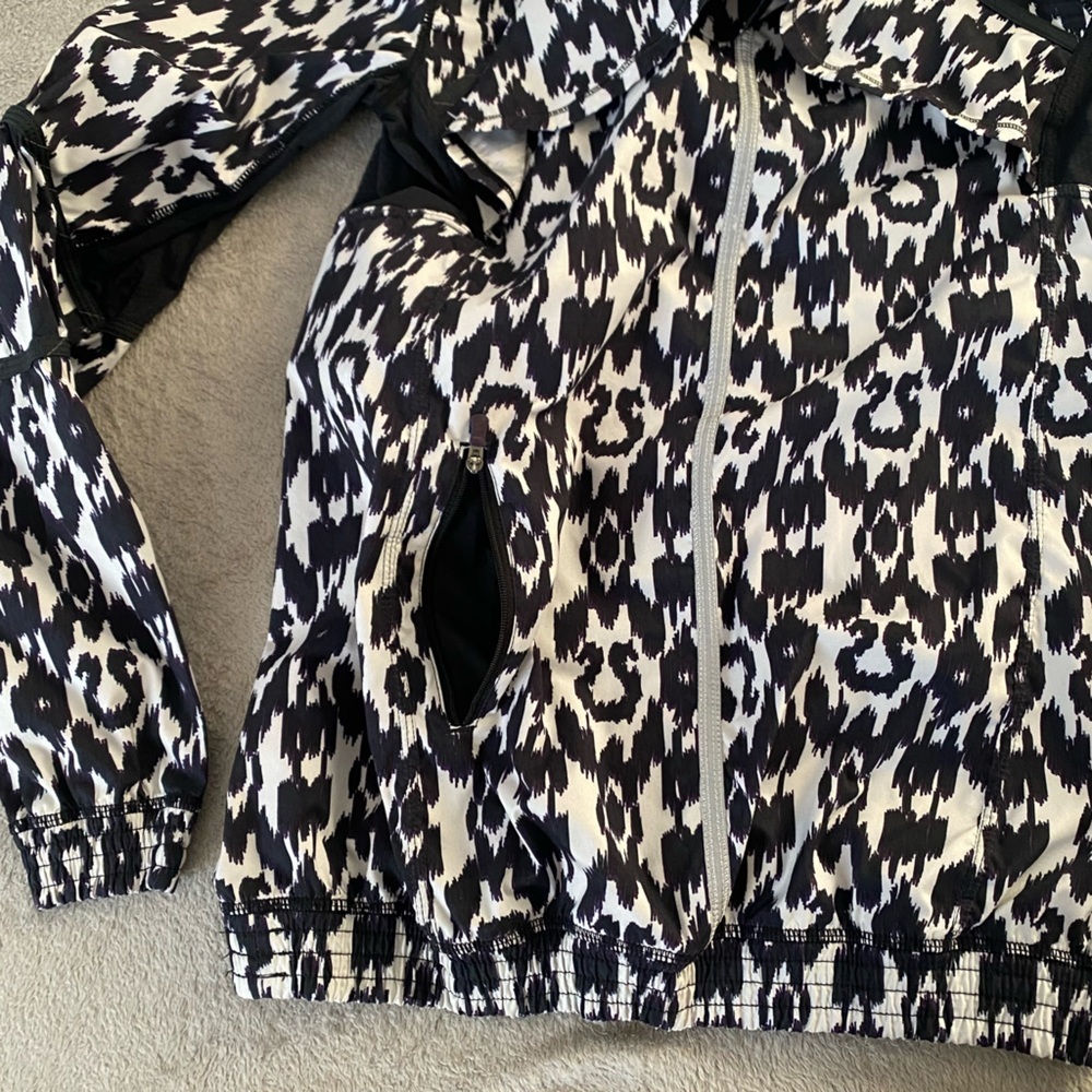 lululemon athletica Black and White Patterned Hoodie Jacket - Picture 3 of 13